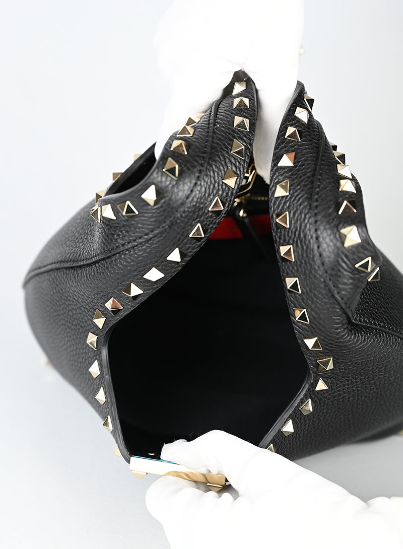 Valentino Borsa hobo Rockstud in pelle nera -  lesleyluxuryvintage