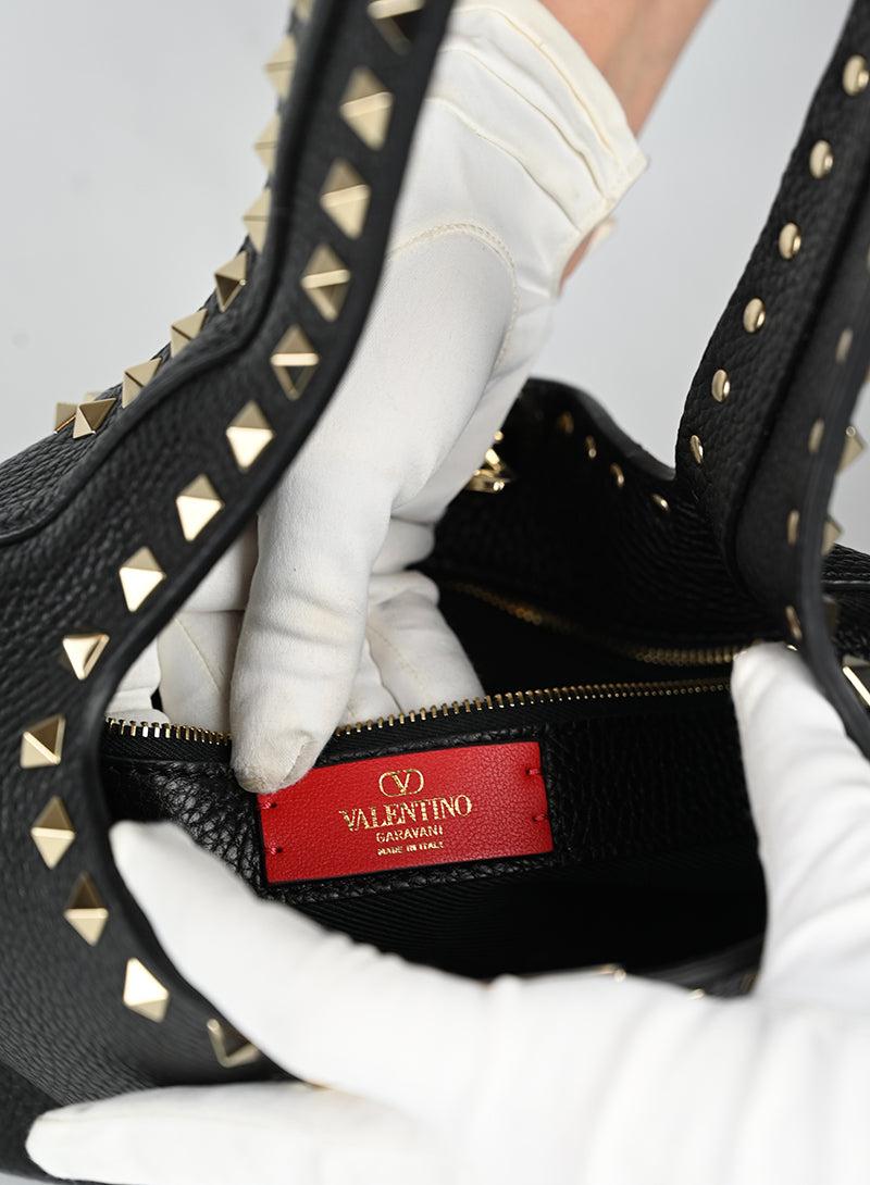 Valentino Borsa hobo Rockstud in pelle nera -  lesleyluxuryvintage