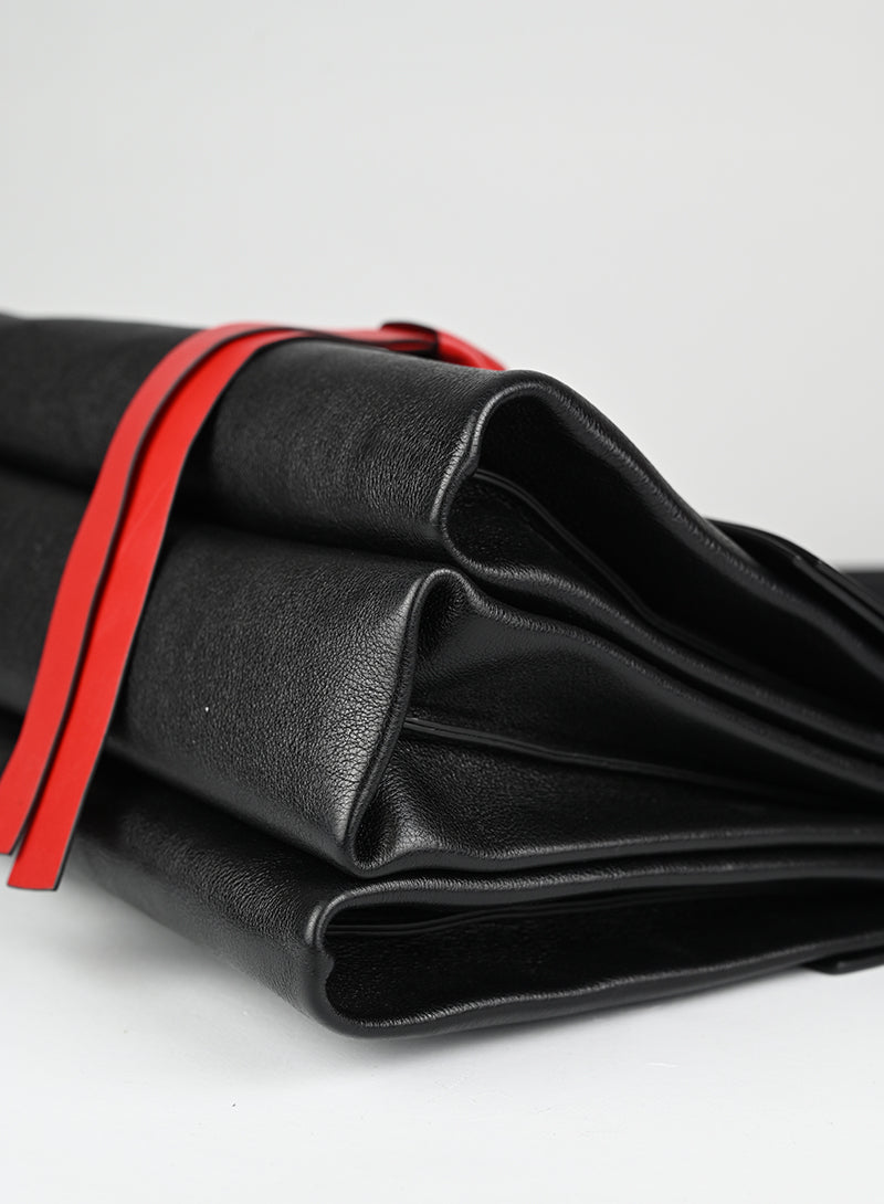 Valentino Borsa V Ring in pelle nera