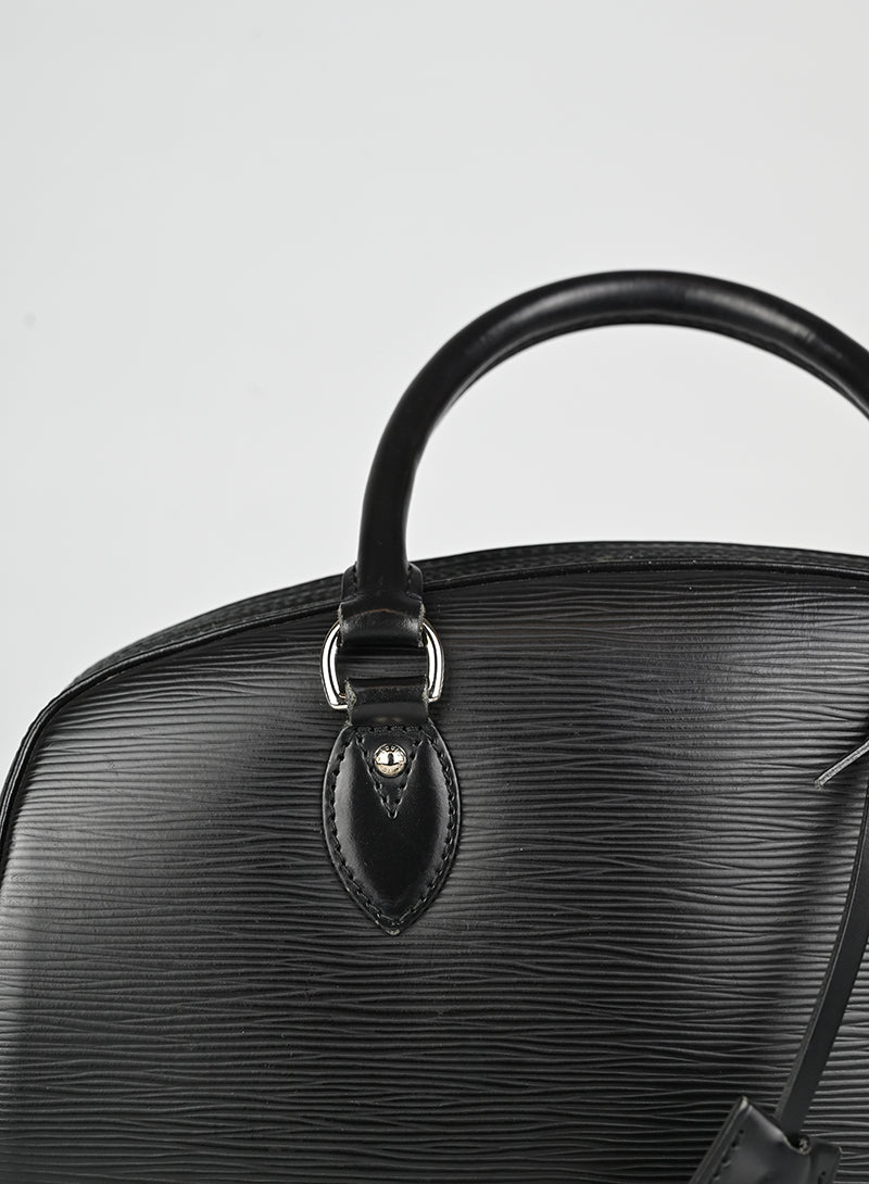Louis Vuitton Bauletto in pelle Epi nero