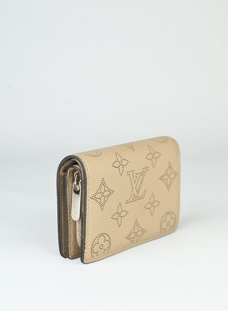 Louis Vuitton Portafogli in pelle beige LV