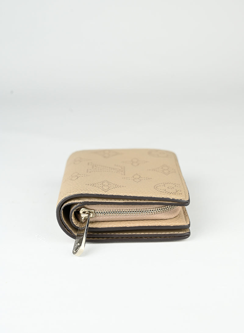 Louis Vuitton Portafogli in pelle beige LV