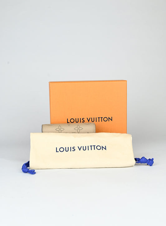 Louis Vuitton Portafogli in pelle beige LV