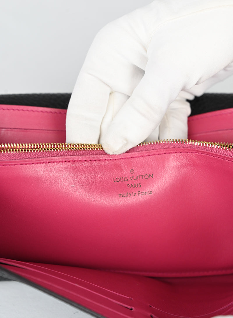 Louis Vuitton Portafogli Capucine in pelle nera