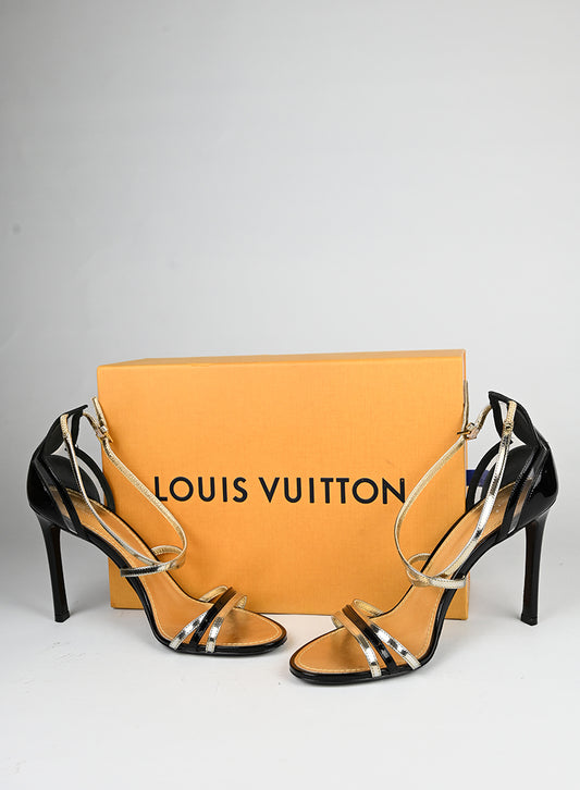 Louis Vuitton Sandali in vernis neri - N. 39 -  lesleyluxuryvintage