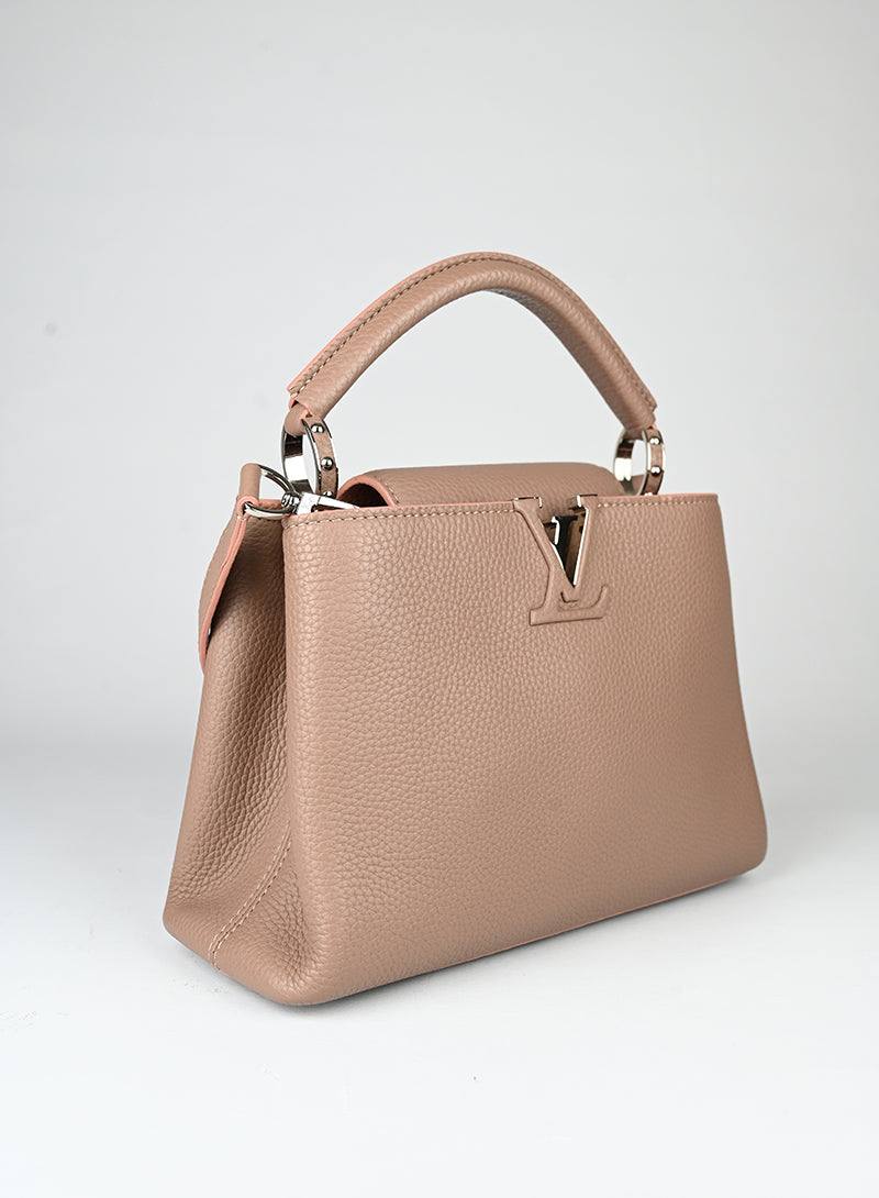 Louis Vuitton Borsa Capucines in pelle tortora