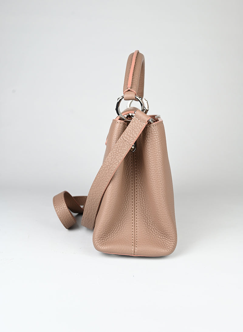 Louis Vuitton Borsa Capucines in pelle tortora