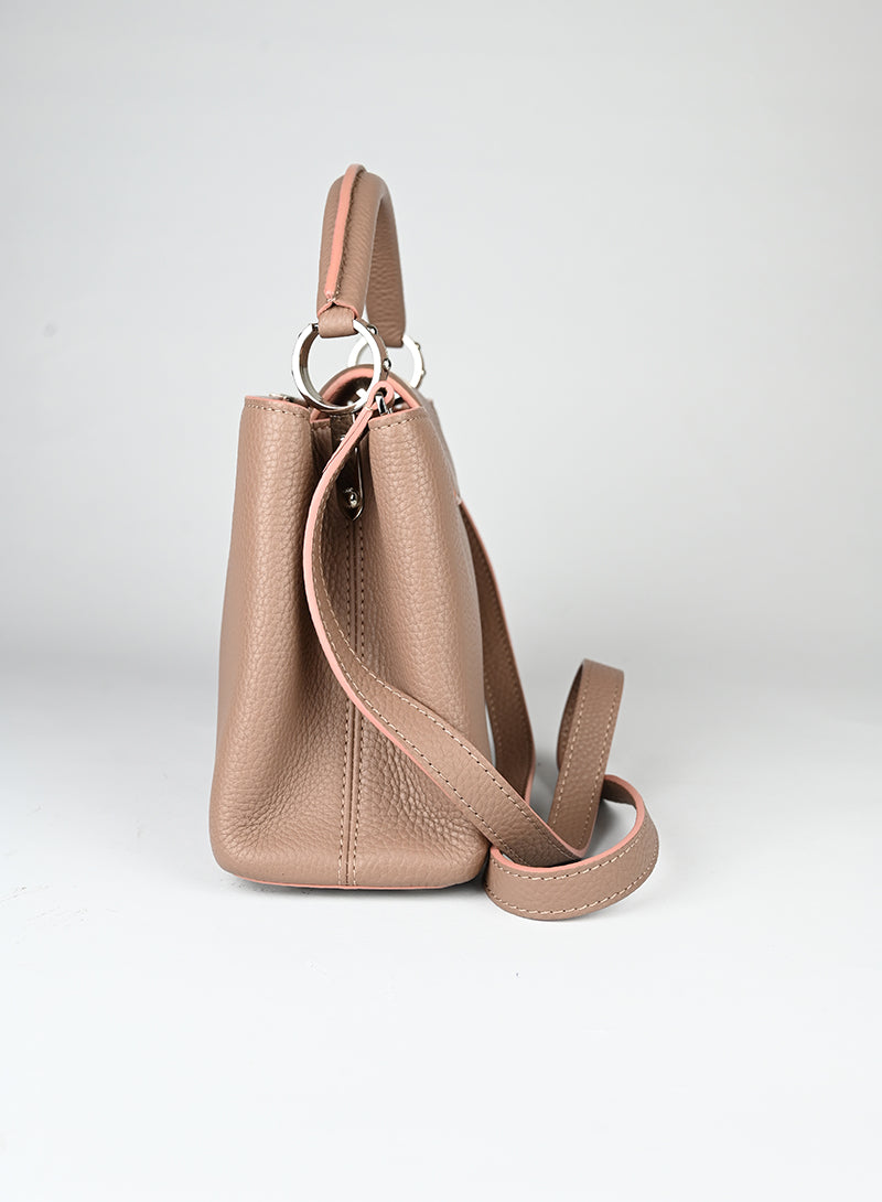Louis Vuitton Borsa Capucines in pelle tortora