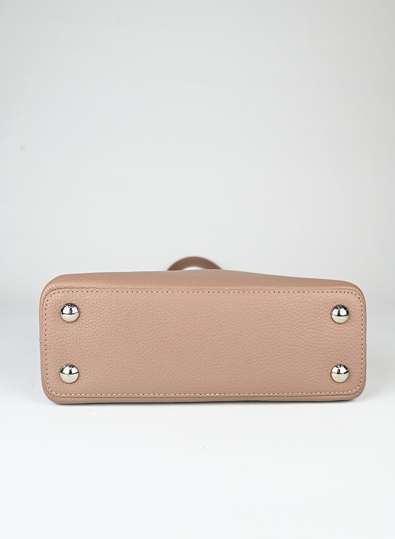 Louis Vuitton Borsa Capucines in pelle tortora