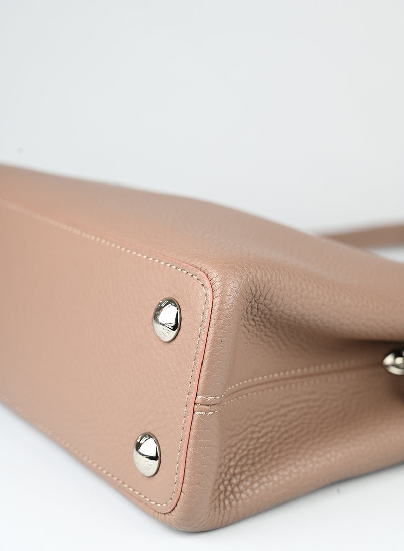 Louis Vuitton Borsa Capucines in pelle tortora