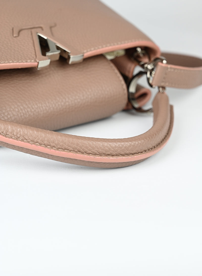 Louis Vuitton Borsa Capucines in pelle tortora