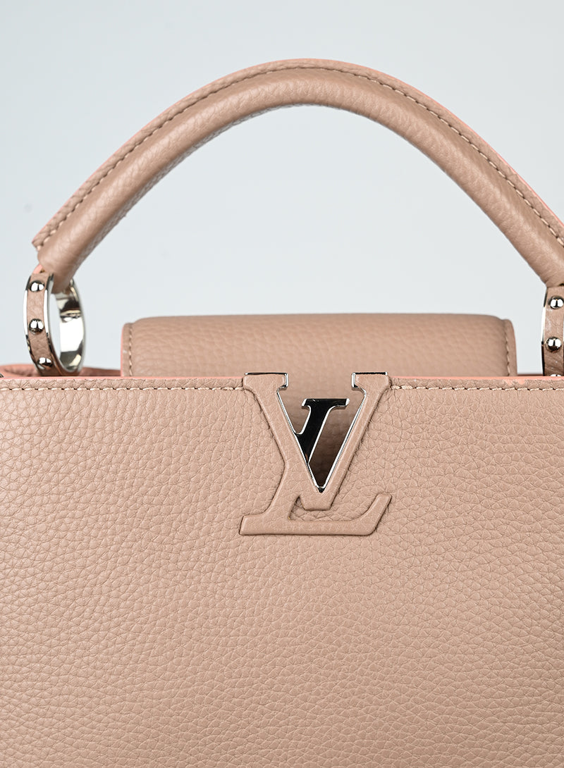 Louis Vuitton Borsa Capucines in pelle tortora