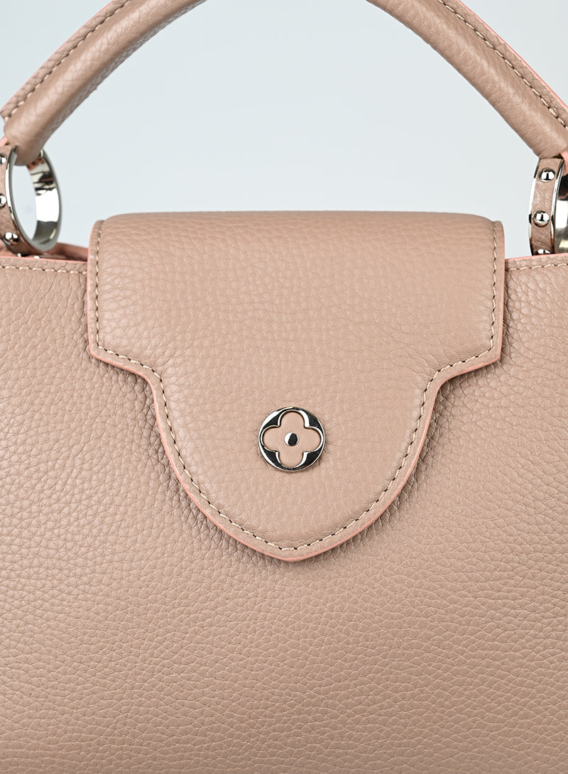 Louis Vuitton Borsa Capucines in pelle tortora