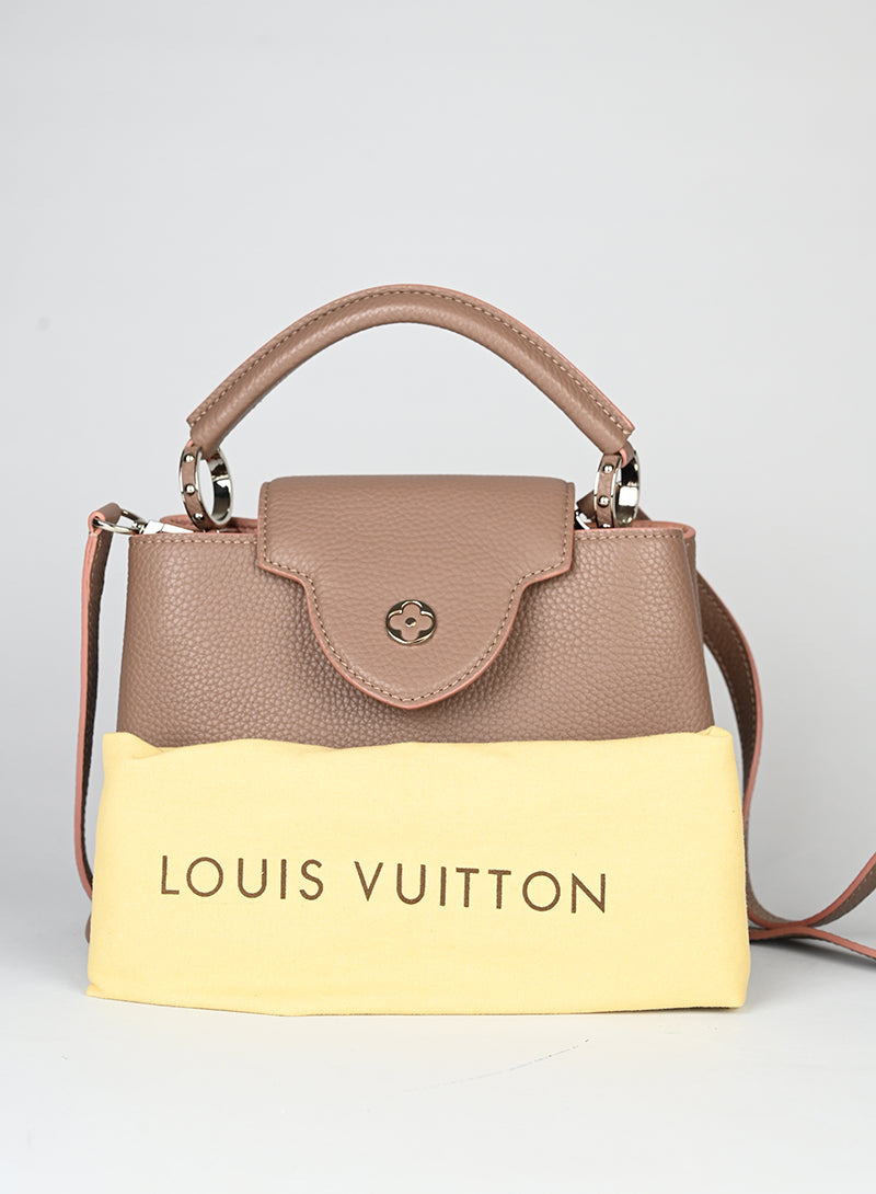 Louis Vuitton Borsa Capucines in pelle tortora
