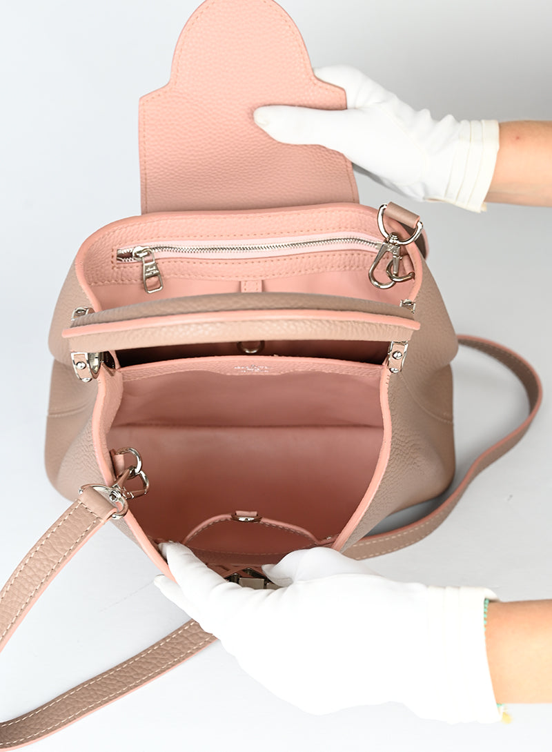 Louis Vuitton Borsa Capucines in pelle tortora