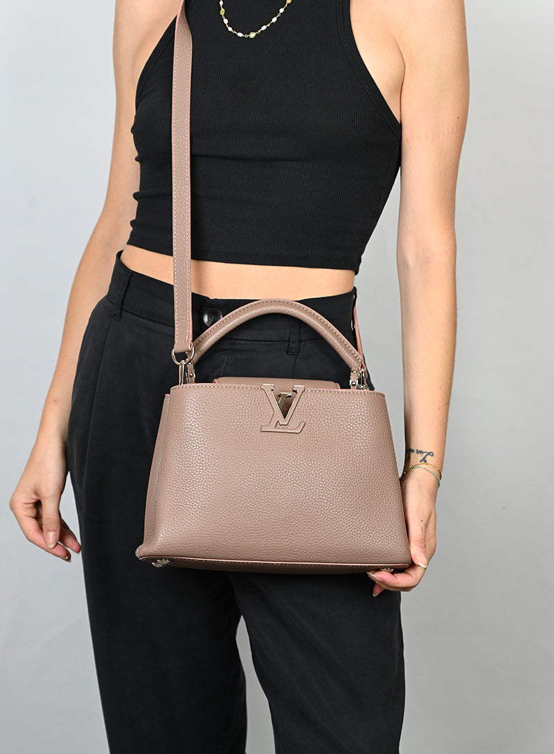 Louis Vuitton Borsa Capucines in pelle tortora