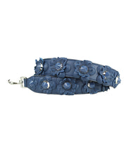 Load image into Gallery viewer, Fendi Tracolla per borsa in pelle blu con fiori
