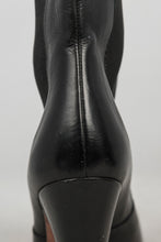 Carica l&#39;immagine nel visualizzatore di Gallery, ALAÏA Stivaletti in pelle nera con fascia elastica - N. 39 -  lesleyluxuryvintage
