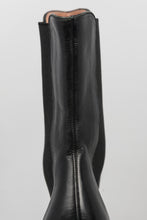 Load image into Gallery viewer, ALAÏA Stivaletti in pelle nera con fascia elastica - N. 39 -  lesleyluxuryvintage

