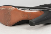 Load image into Gallery viewer, ALAÏA Stivaletti in pelle nera con fascia elastica - N. 39 -  lesleyluxuryvintage
