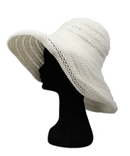 Load image into Gallery viewer, Grevi Cappello in rafia crochet bianco con banda larga -  lesleyluxuryvintage
