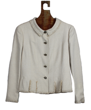 Carica l&#39;immagine nel visualizzatore di Gallery, Chanel Giacca in lino colore panna frange - Tg. 44 -  lesleyluxuryvintage
