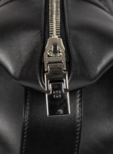 Carica l&#39;immagine nel visualizzatore di Gallery, Givenchy Borsa Antigona Soft Lock grande in pelle nera
