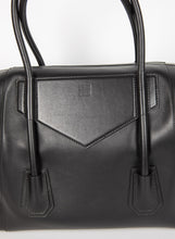 Carica l&#39;immagine nel visualizzatore di Gallery, Givenchy Borsa Antigona Soft Lock grande in pelle nera

