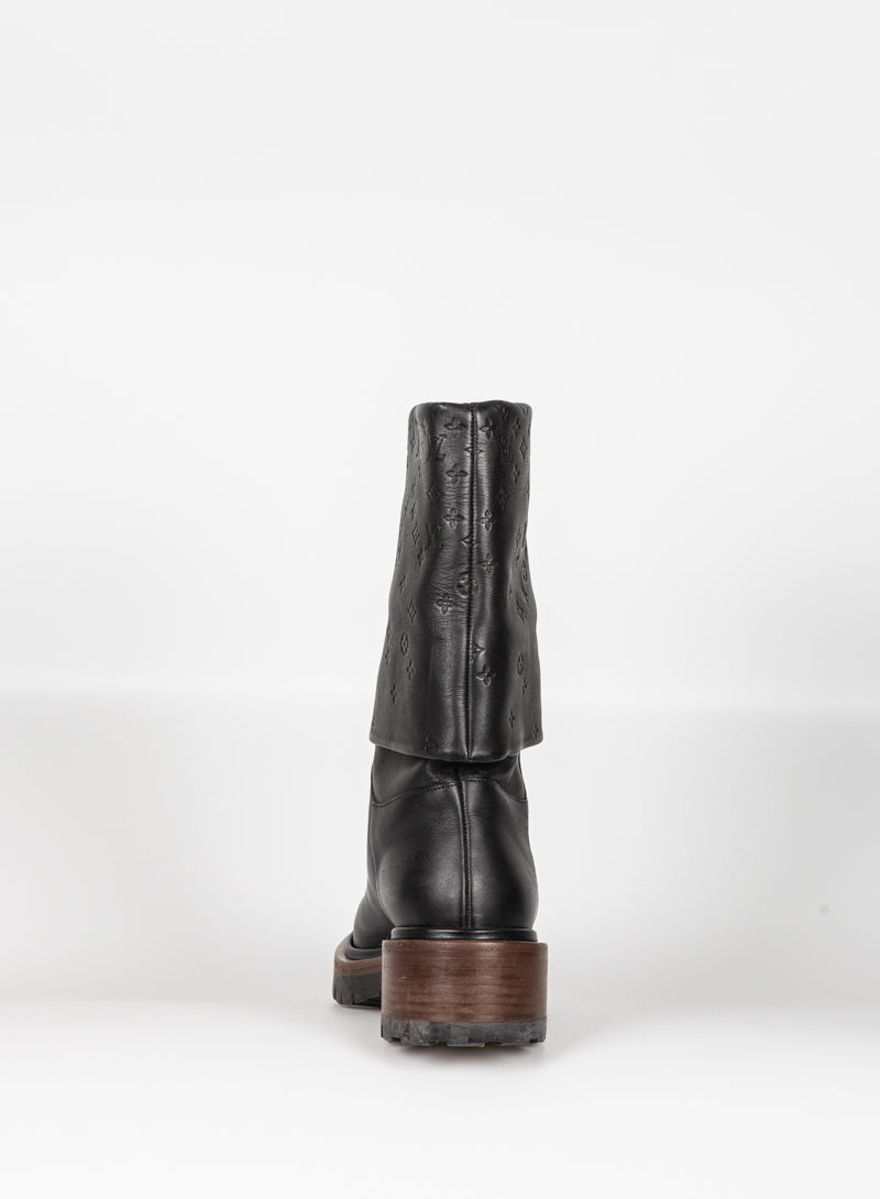 Louis Vuitton Black leather boots with maxi cuff - N. 40