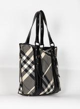 Carica l&#39;immagine nel visualizzatore di Gallery, Burberry Tote Bag Victoria Nova in canvas check grigio
