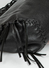 Load image into Gallery viewer, Valentino Shopper in pelle nera con frange
