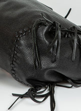 Carica l&#39;immagine nel visualizzatore di Gallery, Valentino Shopper in pelle nera con frange

