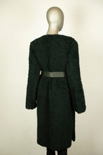 Carica l&#39;immagine nel visualizzatore di Gallery, Celine Montone lungo verde muschio con cintura - Tg. 40 -  lesleyluxuryvintage
