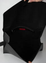 Carica l&#39;immagine nel visualizzatore di Gallery, Valentino Borsa a cartella Ecolab nera
