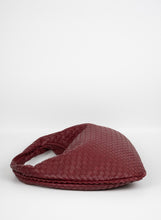 Carica l&#39;immagine nel visualizzatore di Gallery, Bottega Veneta Borsa Hobo in pelle ciliegia
