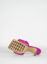 Load image into Gallery viewer, Bottega Veneta Mules Lido in pelle fucsia - N. 38 ½

