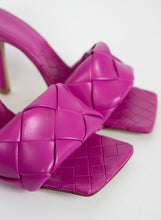 Load image into Gallery viewer, Bottega Veneta Mules Lido in pelle fucsia - N. 38 ½
