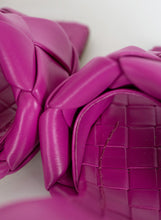 Load image into Gallery viewer, Bottega Veneta Mules Lido in pelle fucsia - N. 38 ½
