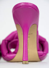 Load image into Gallery viewer, Bottega Veneta Mules Lido in pelle fucsia - N. 38 ½
