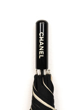 Carica l&#39;immagine nel visualizzatore di Gallery, Chanel Ombrello bianco e nero
