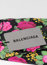 Load image into Gallery viewer, Balenciaga Guanti in pelle nera con fiori

