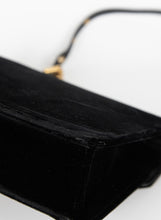 Carica l&#39;immagine nel visualizzatore di Gallery, N°21 Borsa a tracolla in velluto nero con catena oro
