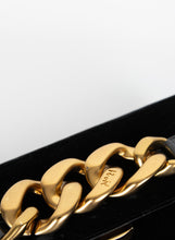 Load image into Gallery viewer, N°21 Borsa a tracolla in velluto nero con catena oro
