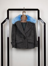 Load image into Gallery viewer, Prada Cappottino grigio con collo azzurro - Tg. 38
