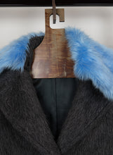 Load image into Gallery viewer, Prada Cappottino grigio con collo azzurro - Tg. 38
