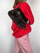 Carica l&#39;immagine nel visualizzatore di Gallery, Fendi Borsa a spalla Chef in pelliccia marrone
