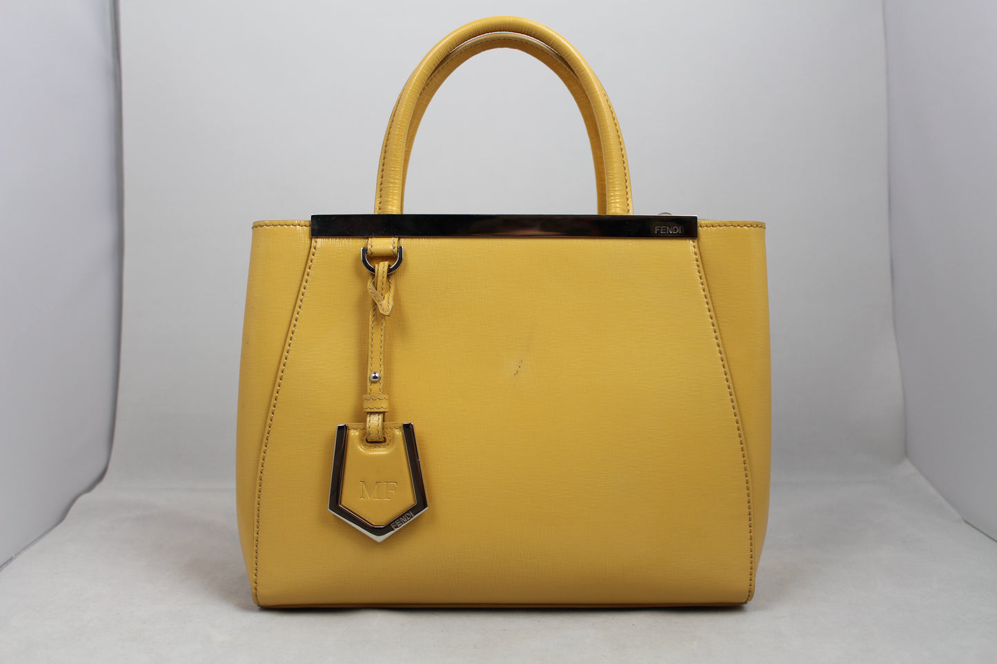 Fendi Borsa a mano 2jour piccola in vernice gialla -  lesleyluxuryvintage