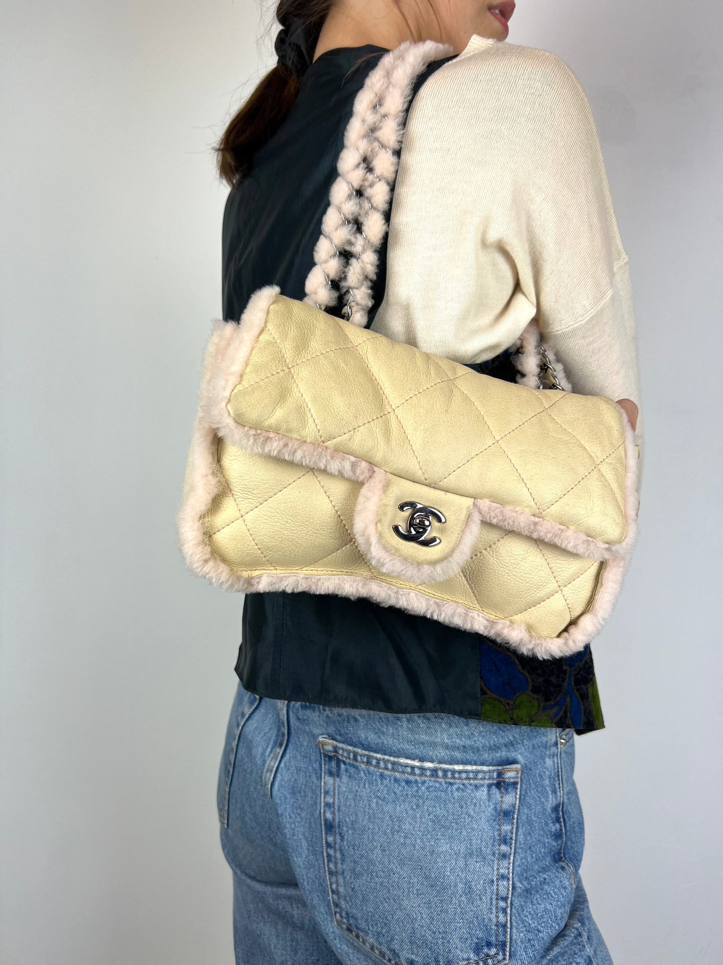 Chanel 2.55 bag in beige leather with pink sheepskin profiles