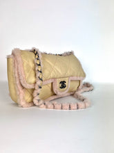 Carica l&#39;immagine nel visualizzatore di Gallery, Chanel Borsa 2.55 in pelle beige profili montone rosa
