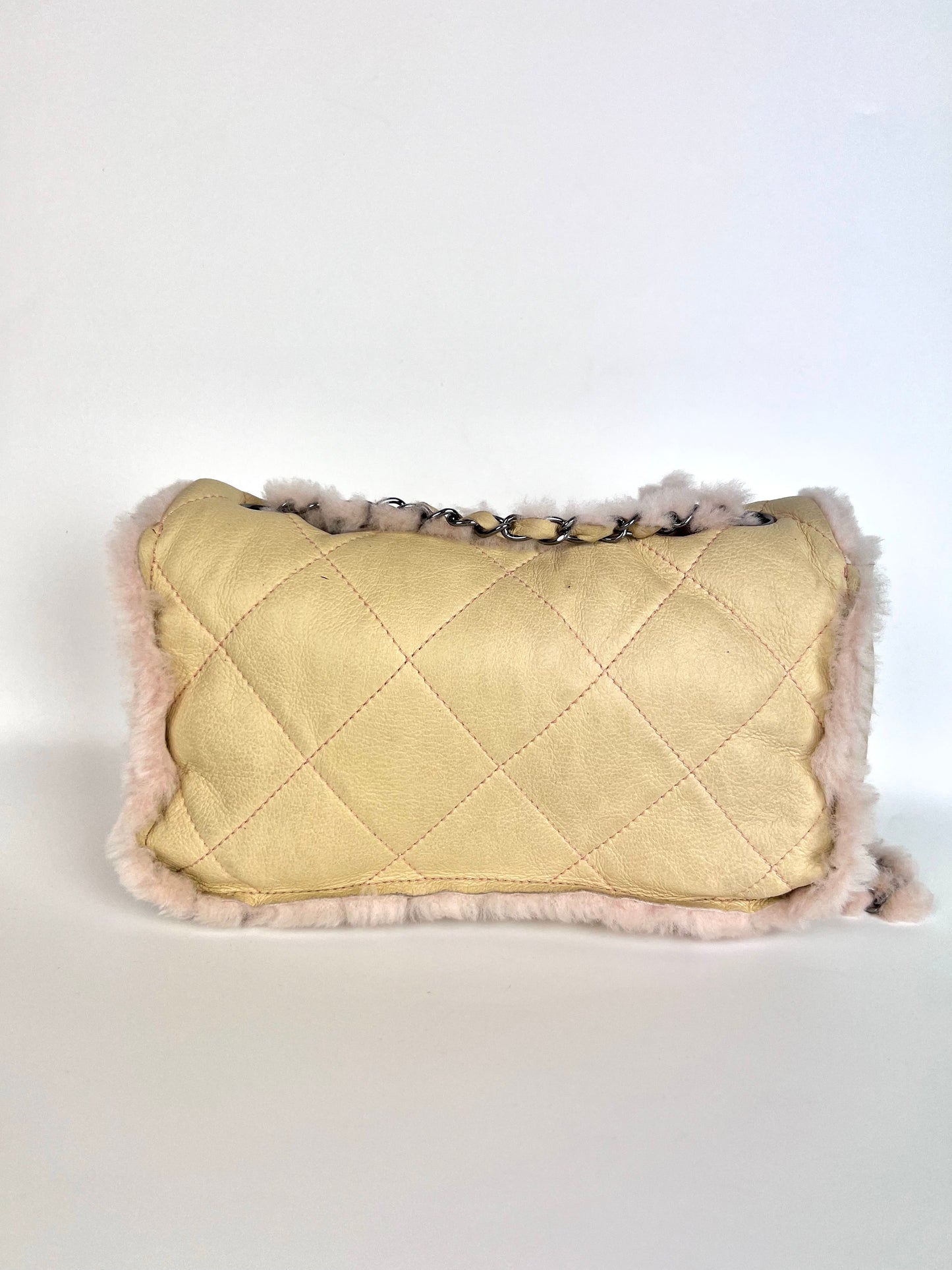 Chanel 2.55 bag in beige leather with pink sheepskin profiles